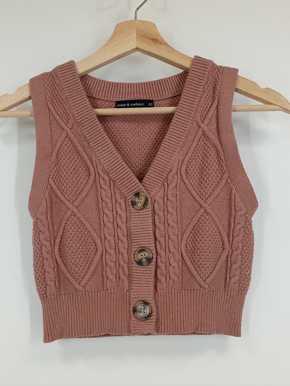 Moon & Madison Cropped Sleeveless Cable Knit Sweater